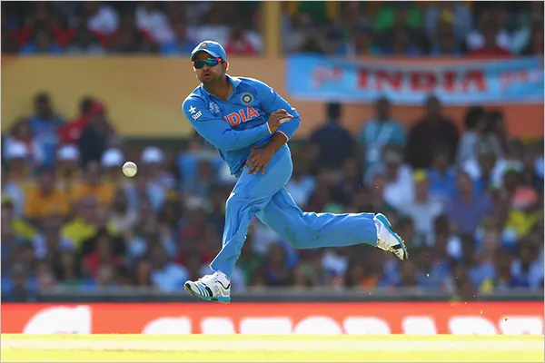 picture of Suresh Raina during fielding