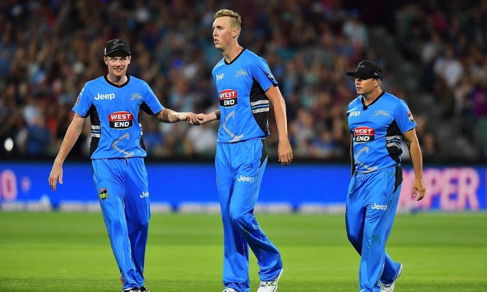 Billy Stanlake, one of the tallest Australian cricketers, walking with teammates during a Big Bash League match.